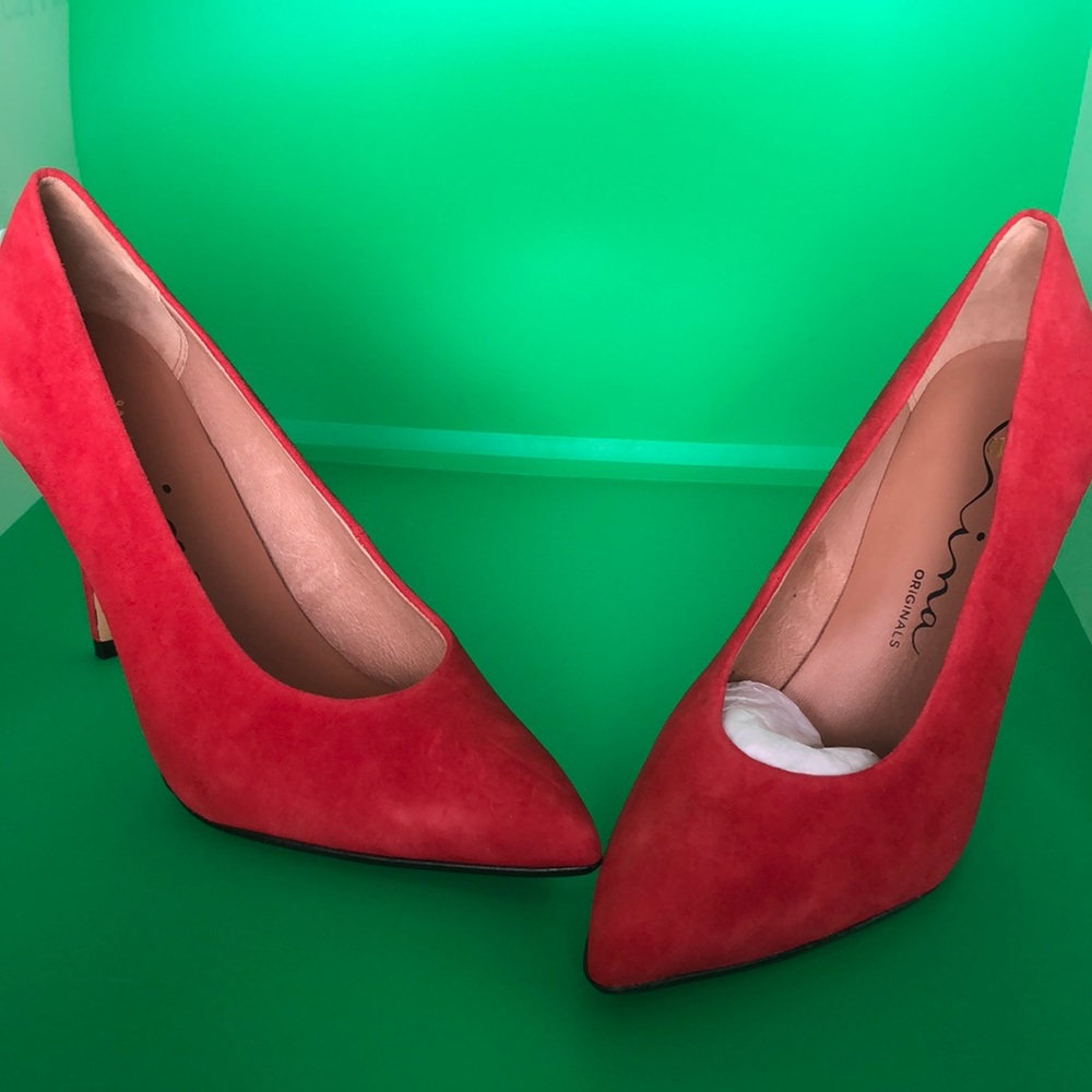 Nina Originals Scarlet Kidsuede 4 inch pumps. Size7.5